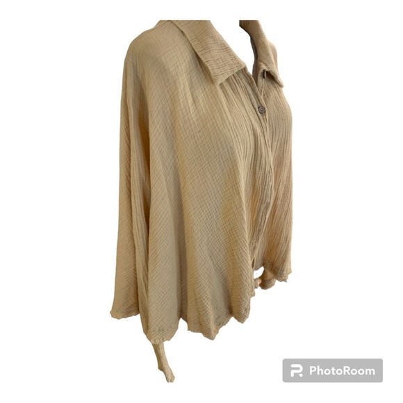 Oli & Hali, M/L, Light Yellow Button down Oversize Blouse. - Picture 4 of 10